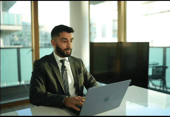 Afvist af traditionelle banker? Sådan åbner du stadig en erhvervskonto lovligt i Danmark.